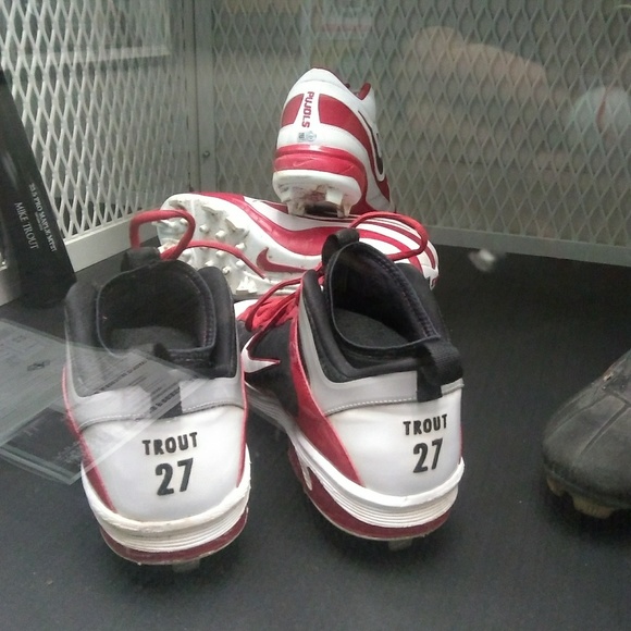 Meet your Posher, Chris - Picture 2 of 4